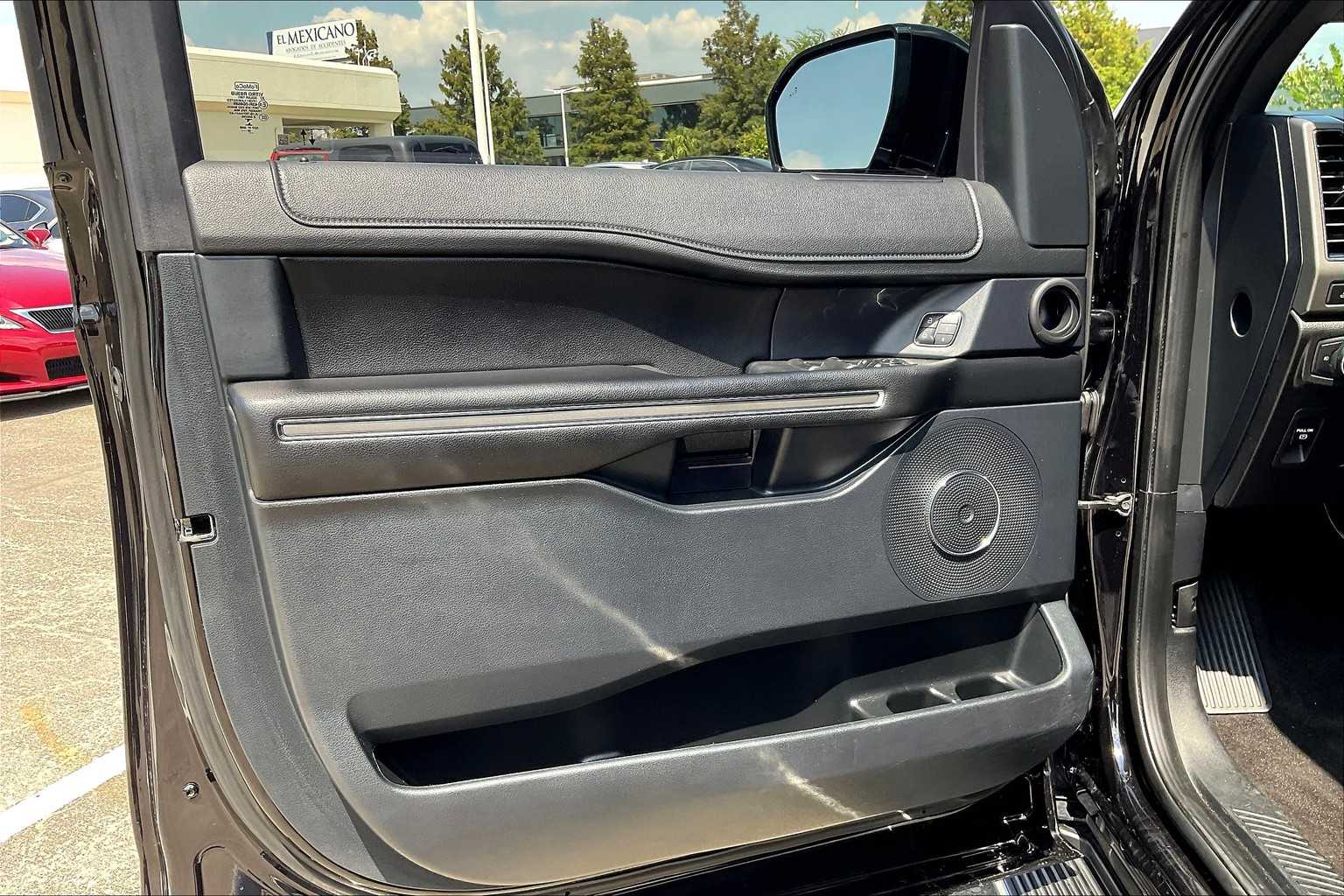 2020 Ford Expedition XLT photo 19