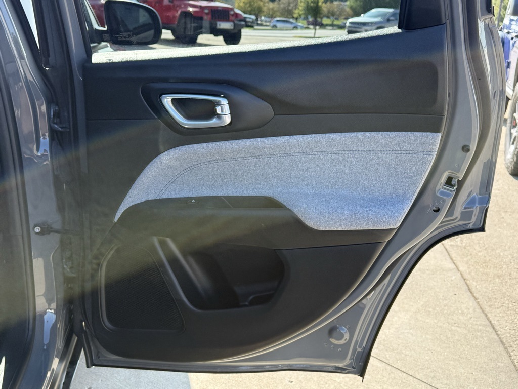 2024 Jeep Compass Latitude photo 23