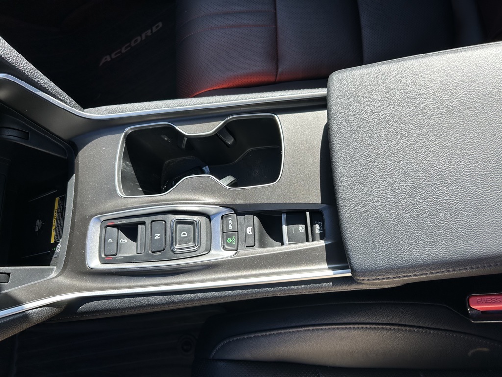 2022 Honda Accord Hybrid Touring photo 16