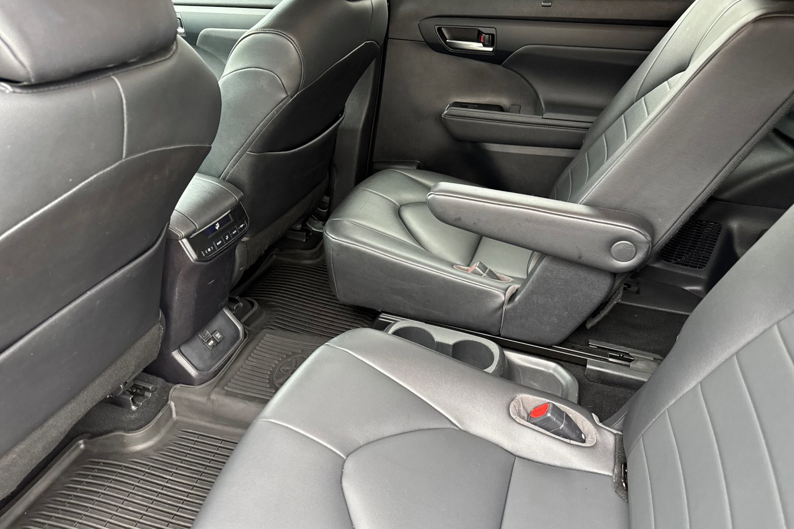 2020 Toyota Highlander XLE photo 6