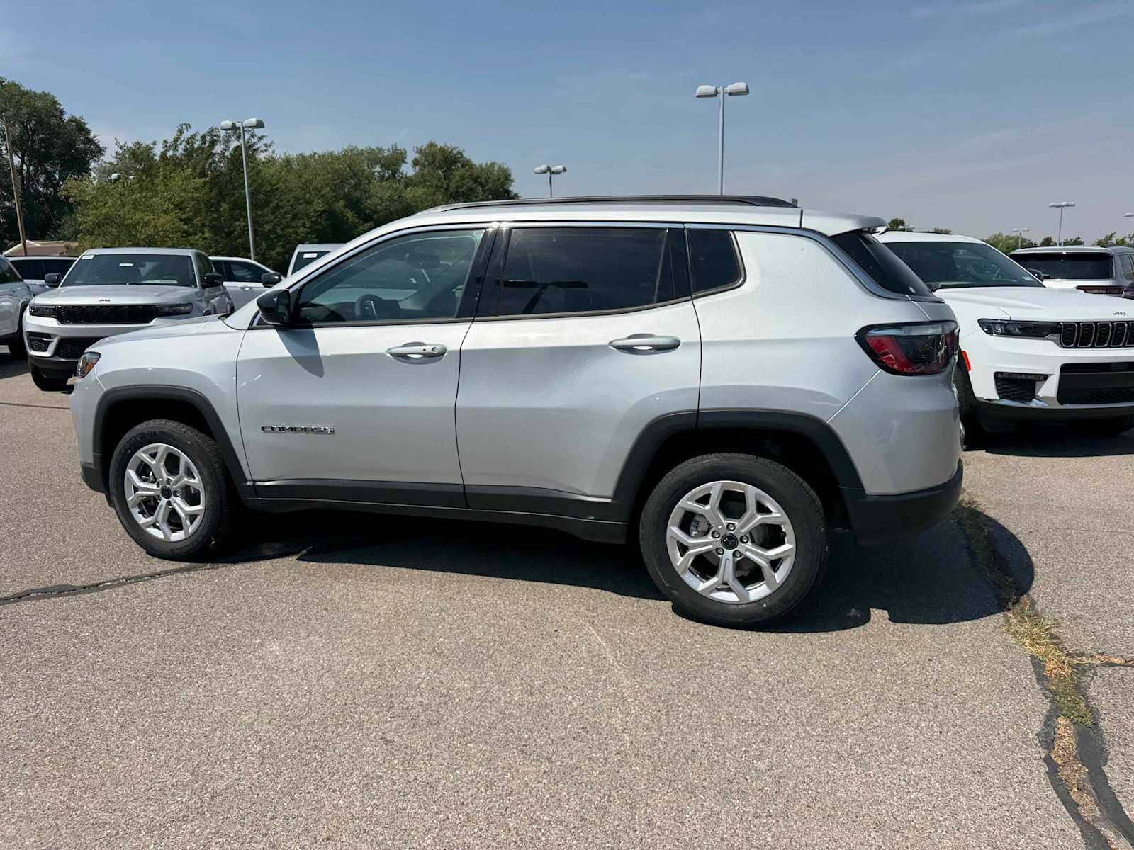 2025 Jeep Compass Latitude photo 2