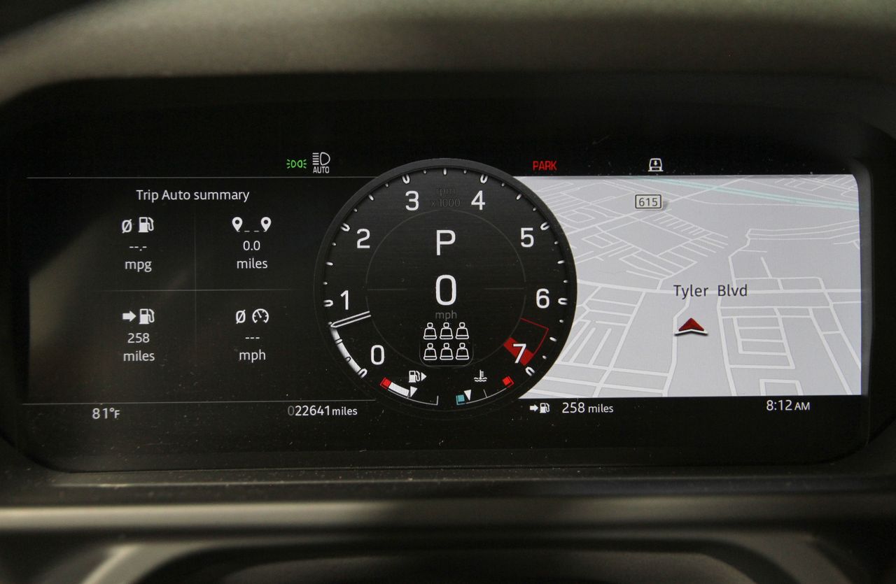 2023 Land Rover Defender 130 X-Dynamic SE photo 7