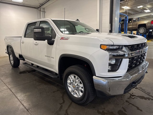 2023 Chevrolet Silverado 2500HD LT photo 2