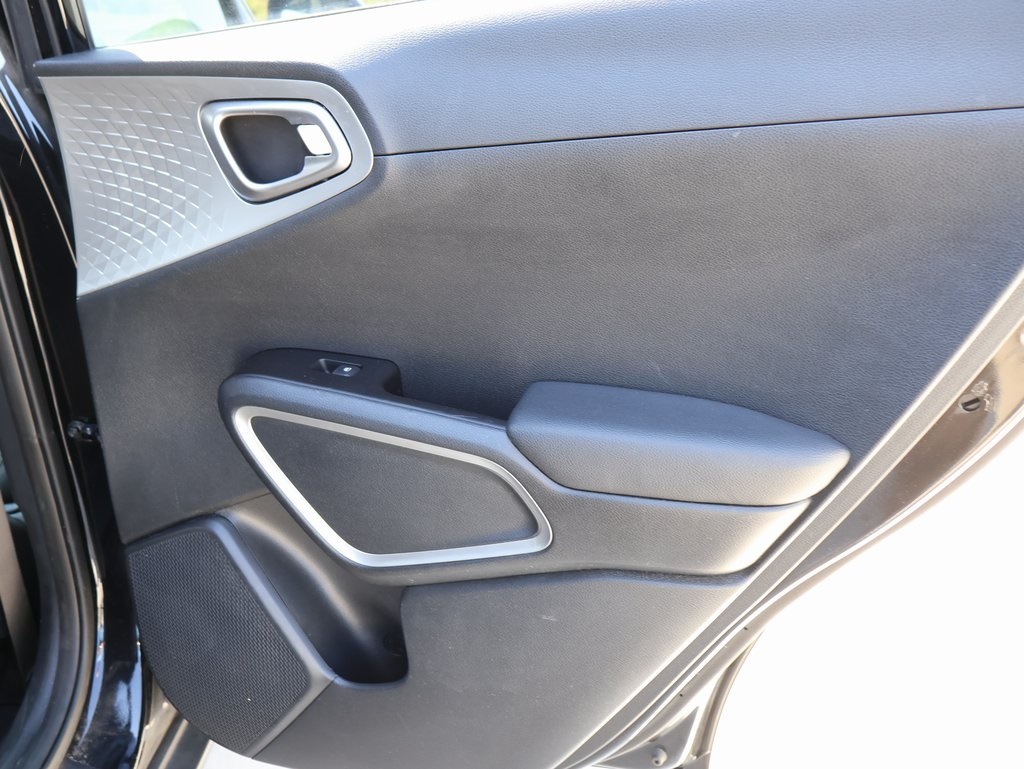 2022 Kia Soul LX photo 9