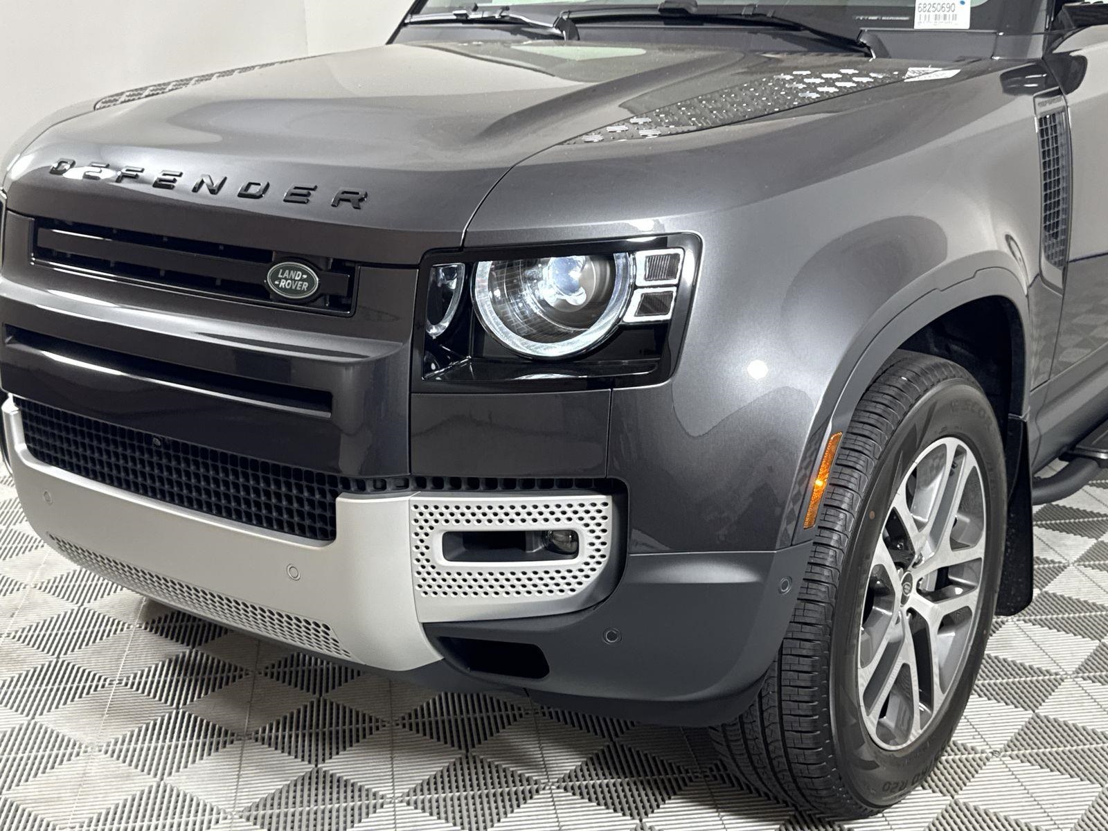 2025 Land Rover Defender 130 S photo 9