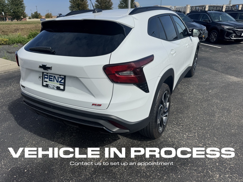 2025 Chevrolet Trax photo 3