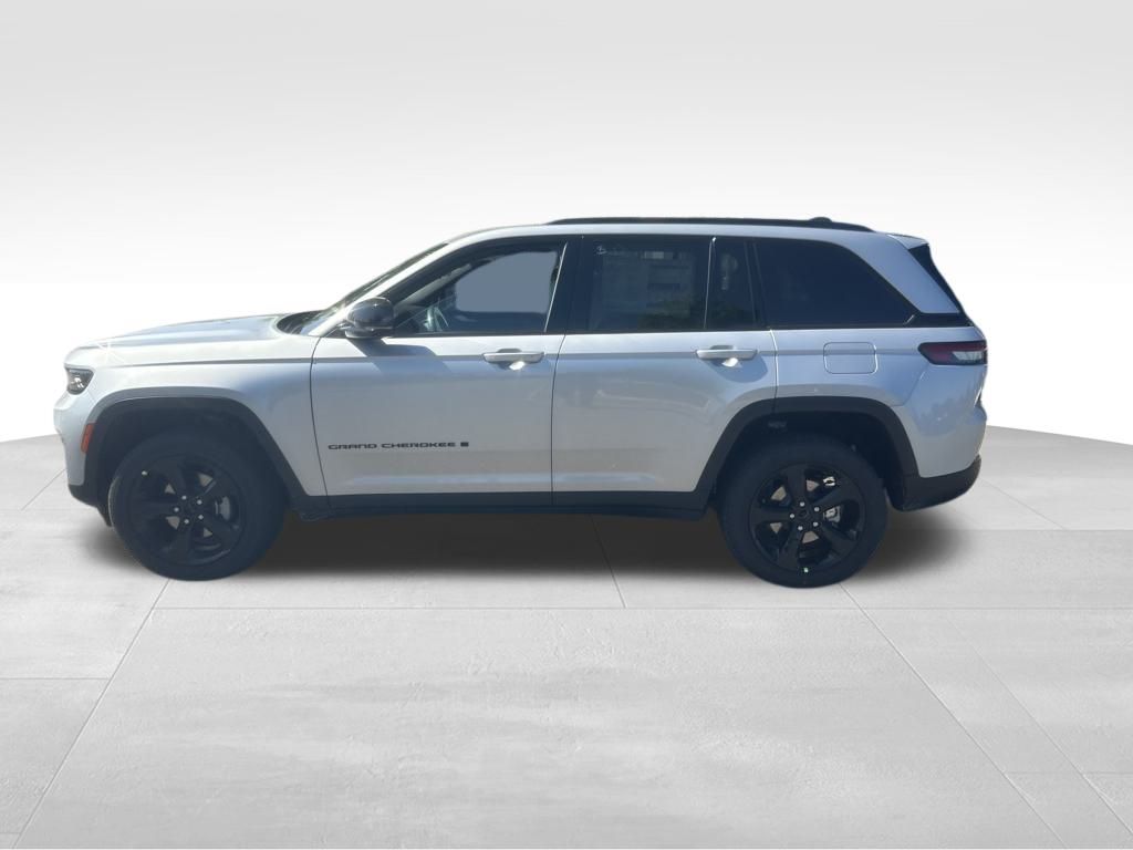 2025 Jeep Grand Cherokee Altitude X photo 4