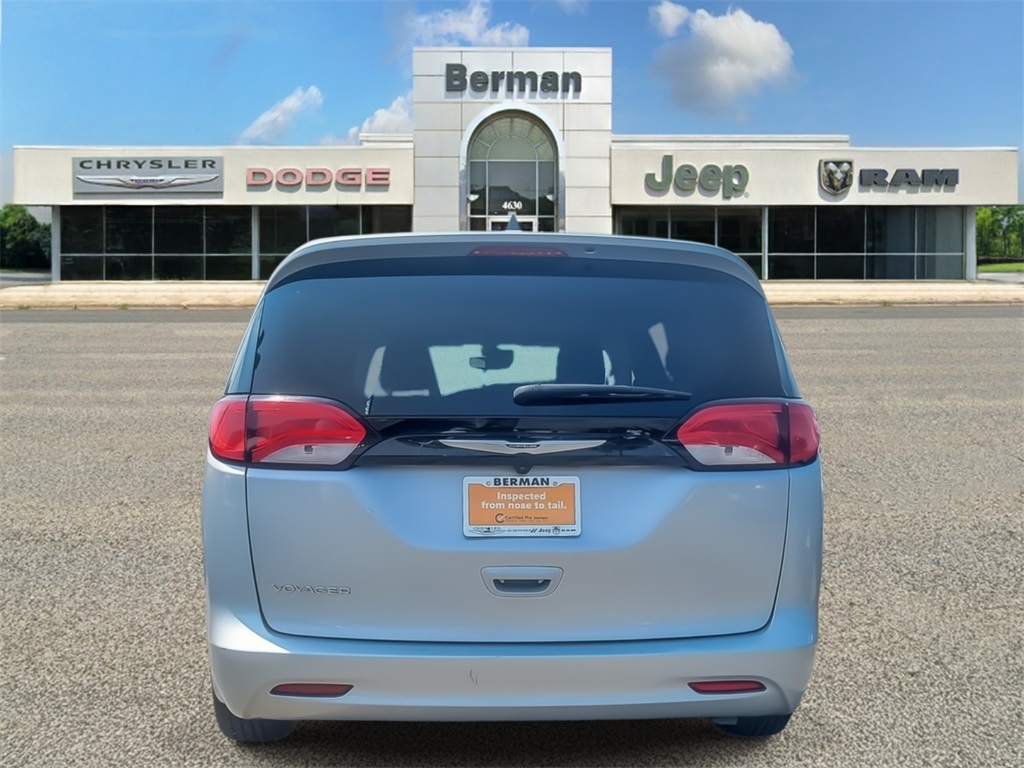 2023 Chrysler Voyager LX photo 4