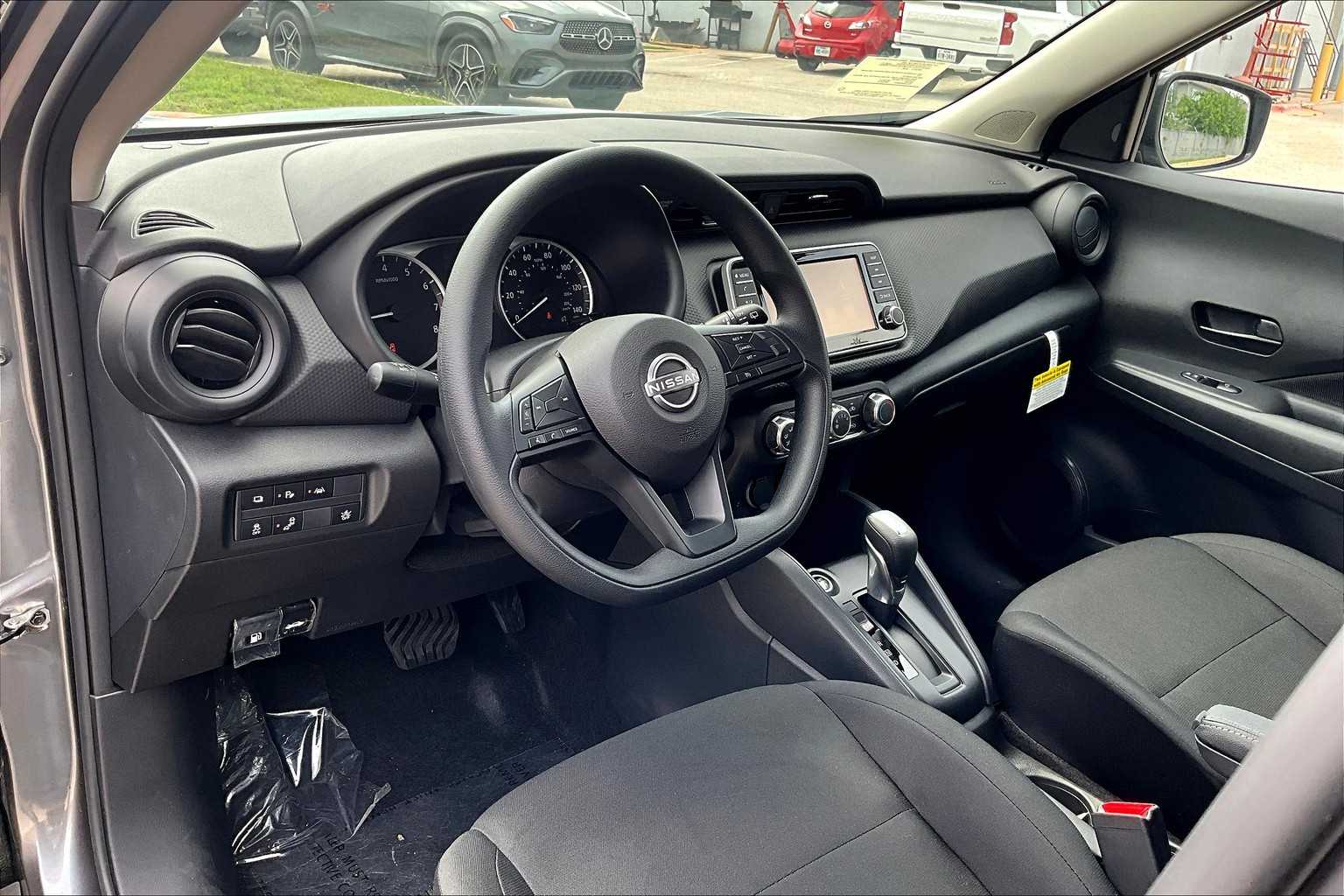 2025 Nissan Kicks Play S photo 10