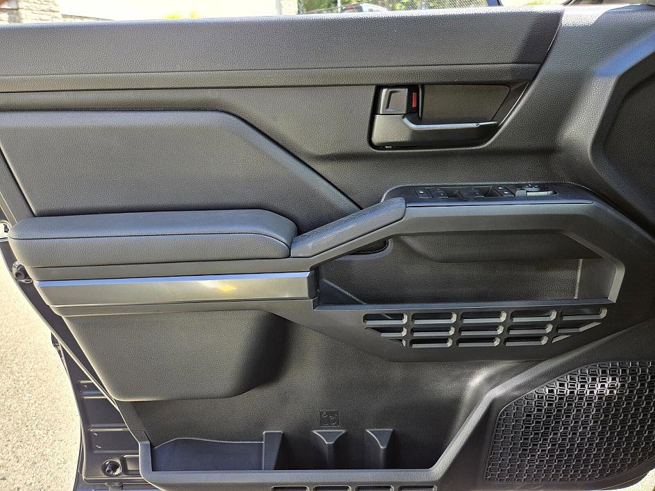 2025 Toyota Tacoma SR5 photo 27