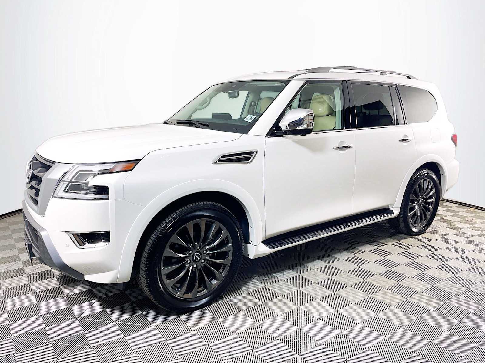 2024 Nissan Armada Platinum's photo