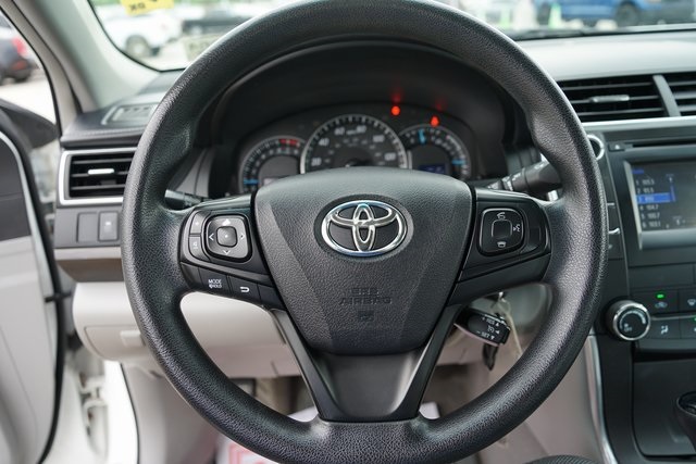 2015 Toyota Camry Base photo 17