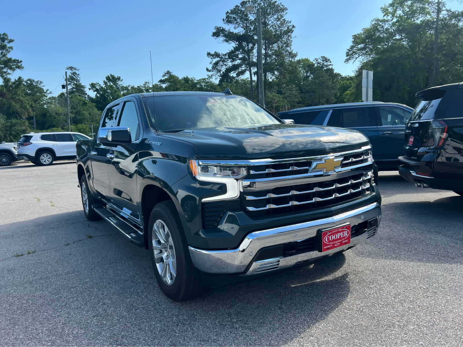 2025 Chevrolet Silverado 1500 LTZ photo 2