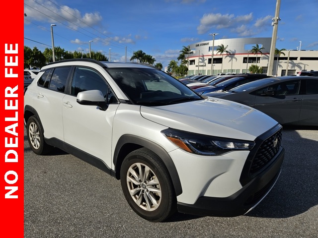 2023 Toyota Corolla Cross LE's photo