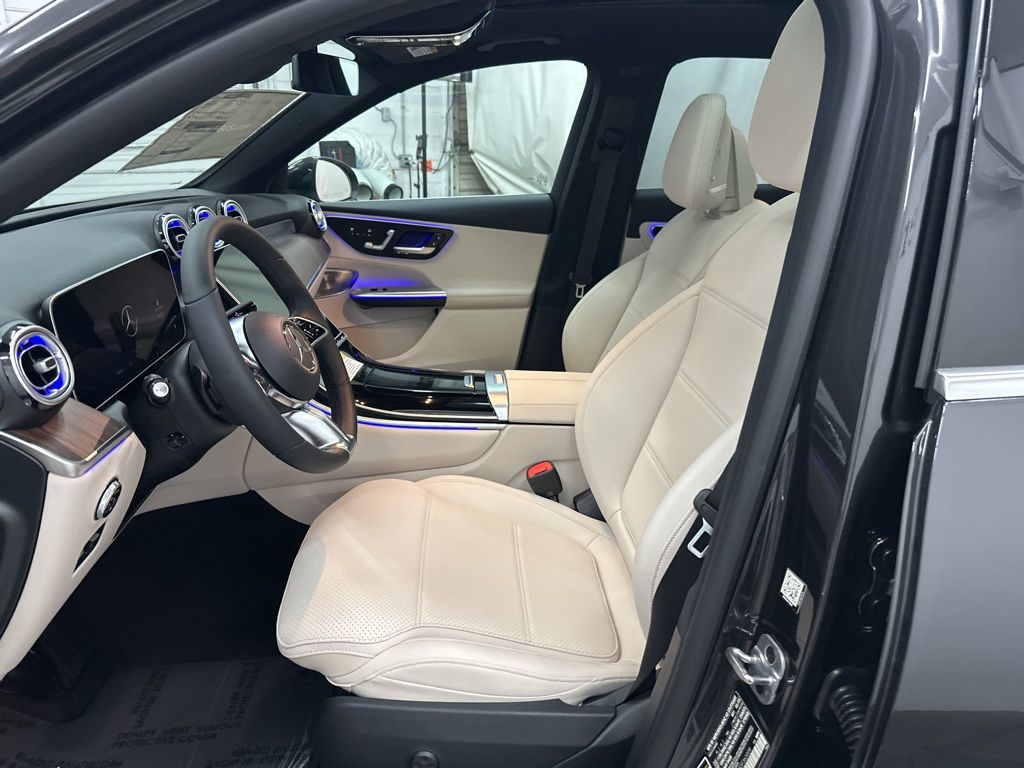 2025 Mercedes Benz GLC 300 photo 14