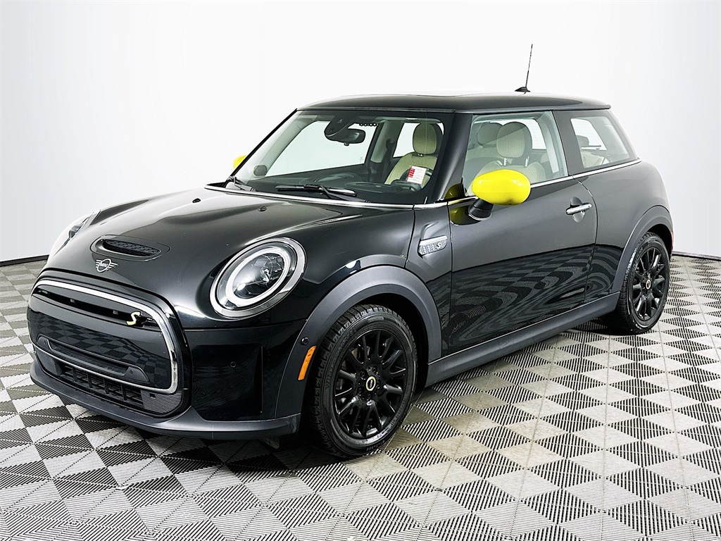 2023 MINI Hardtop 2 Door SE's photo