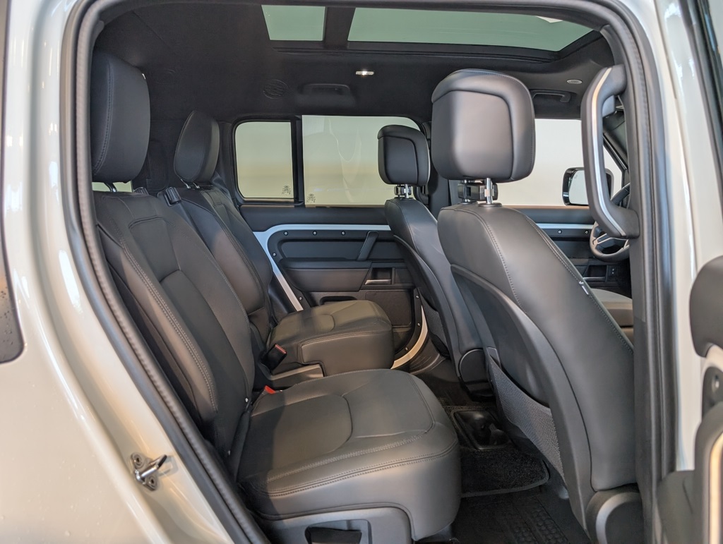 2025 Land Rover Defender 130 X photo 22