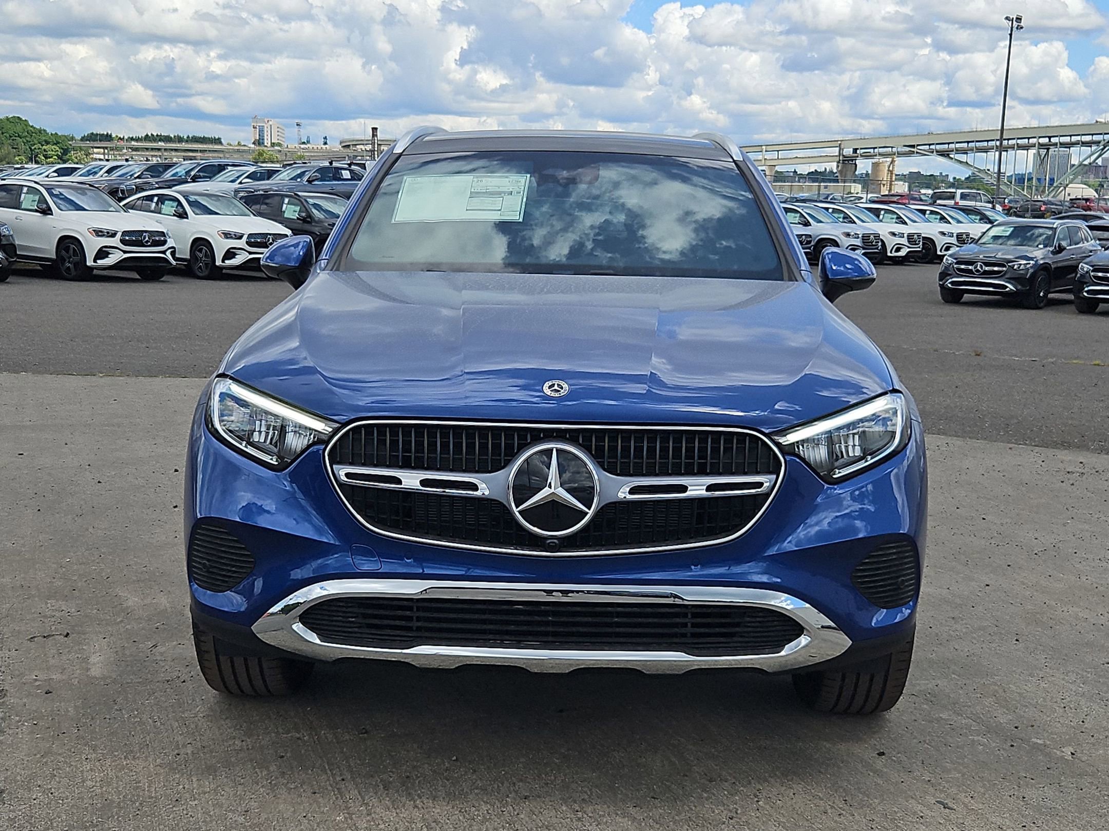 2025 Mercedes Benz GLC 300 4MATIC photo 4