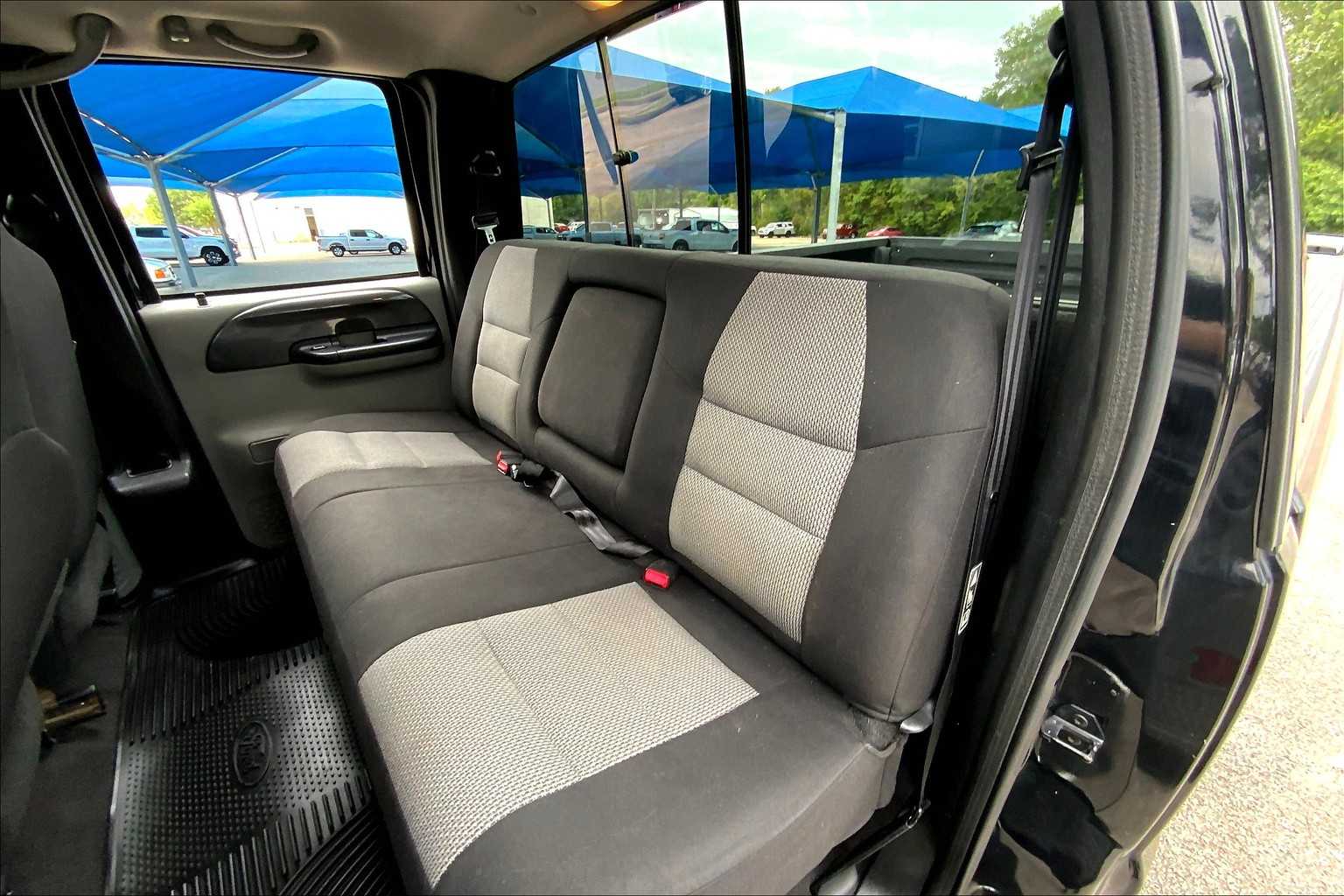 2003 Ford F-250 XLT photo 18