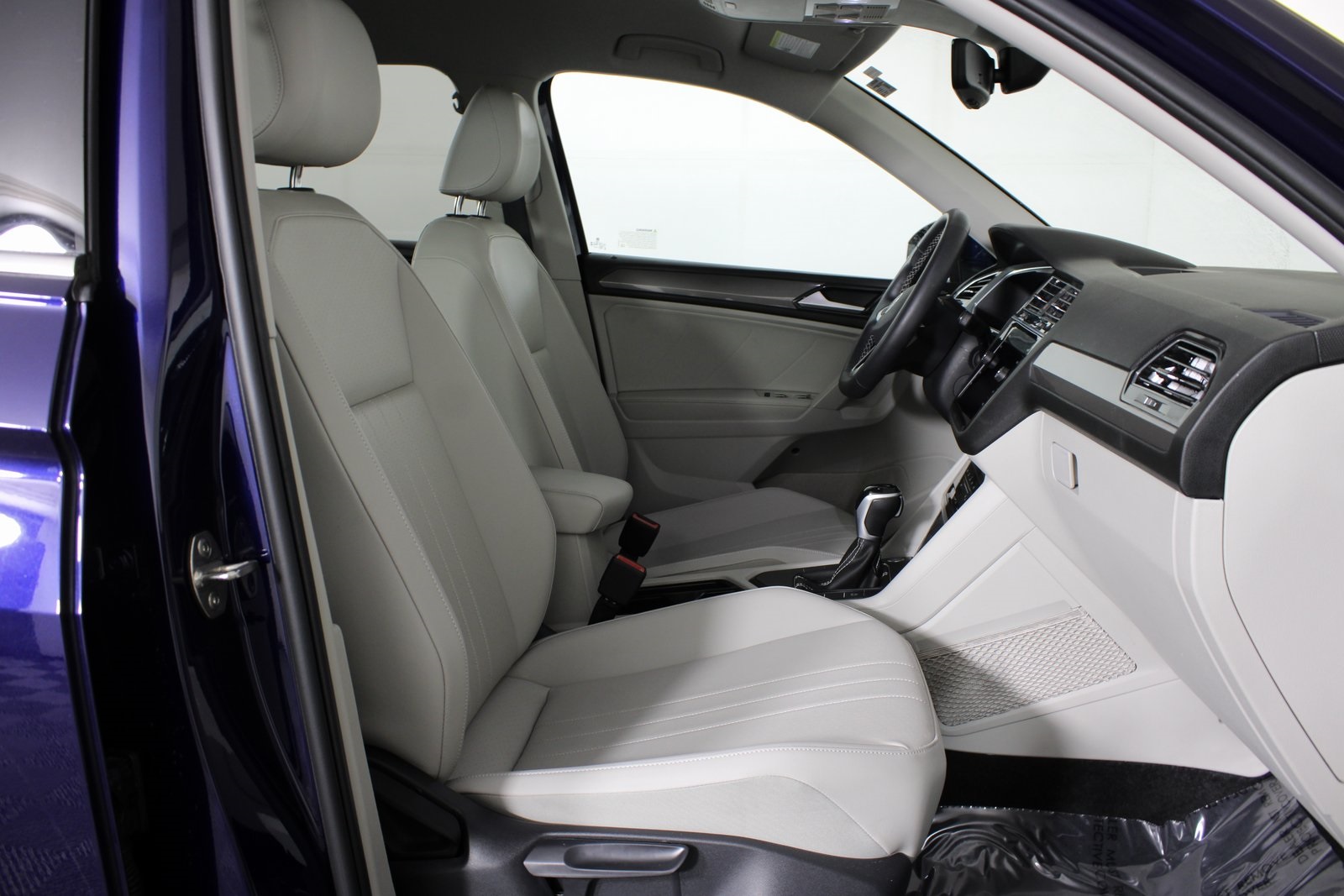 2023 Volkswagen Tiguan SE photo 22