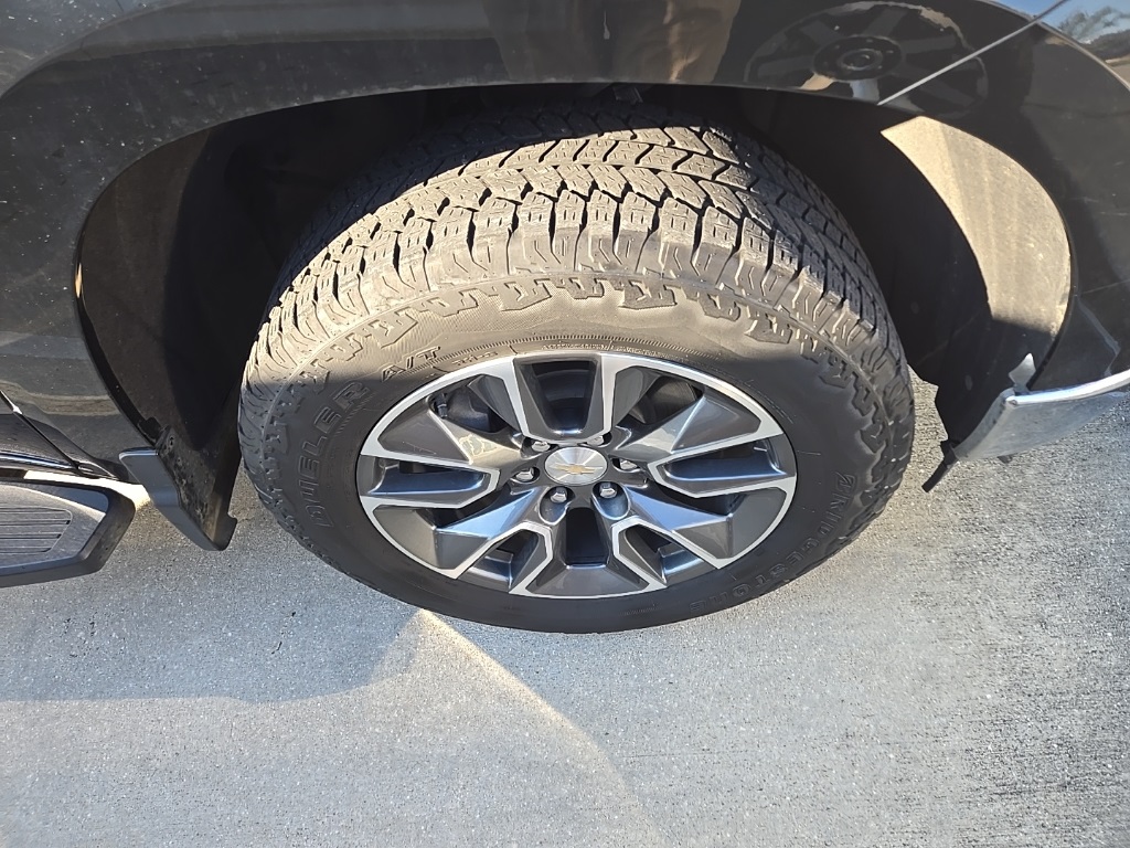 2023 Chevrolet Silverado 1500 LT photo 4