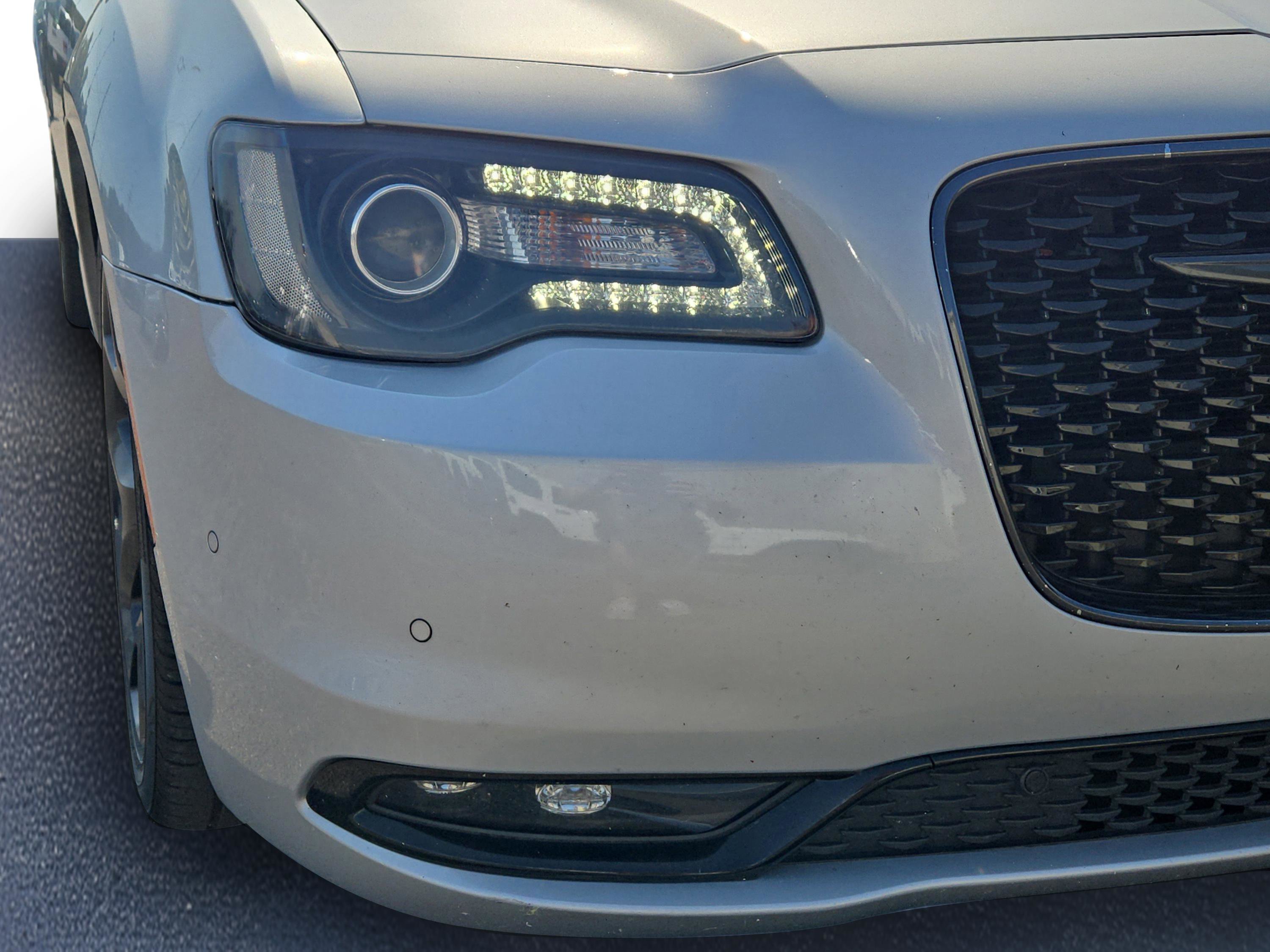 2022 Chrysler 300 photo 3
