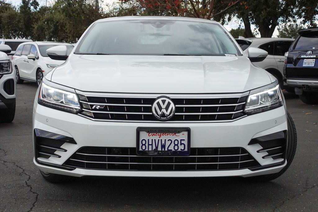 2019 Volkswagen Passat 2.0T SE R-Line photo 2