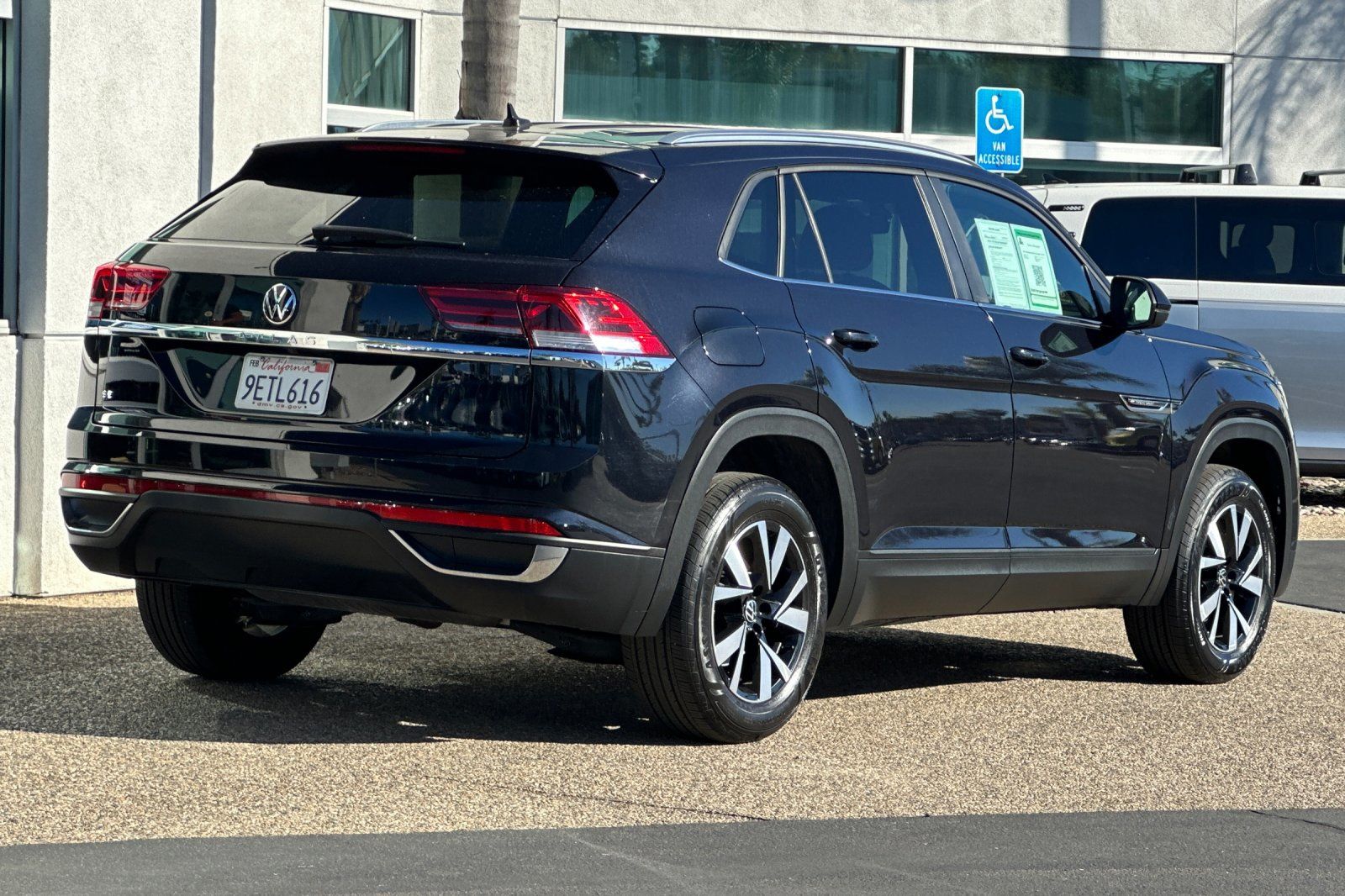 2023 Volkswagen Atlas Cross Sport SE photo 4