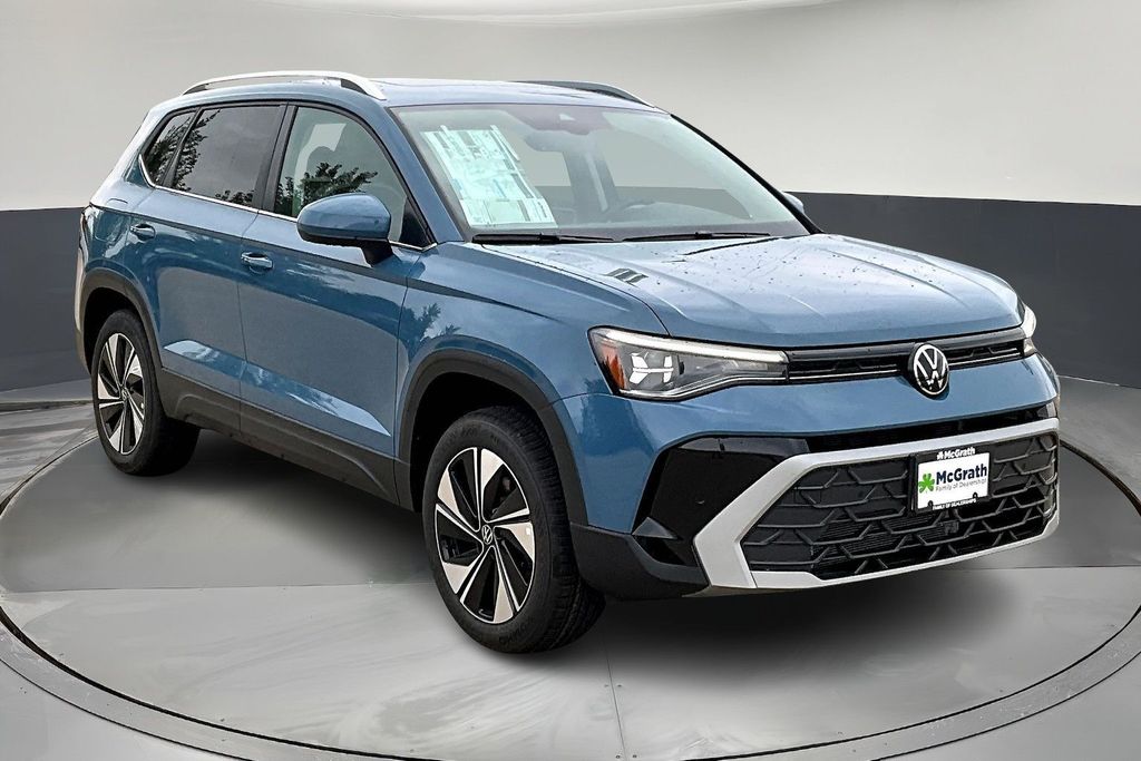 2025 Volkswagen Taos SE's photo