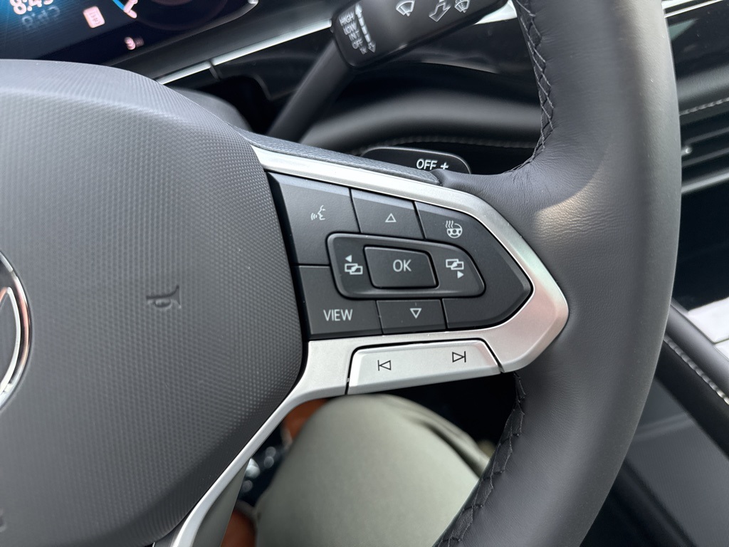 2025 Volkswagen Atlas Cross Sport SEL R-Line photo 11
