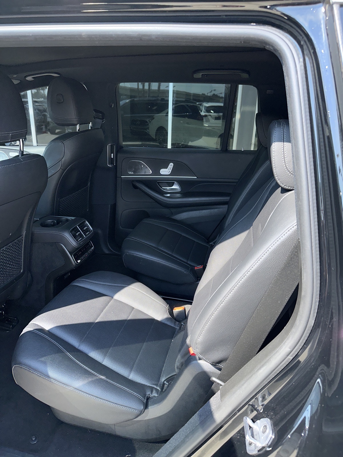 2022 Mercedes Benz GLS 450 4MATIC photo 4