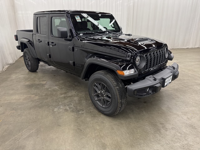 2025 Jeep Gladiator Sport S's photo