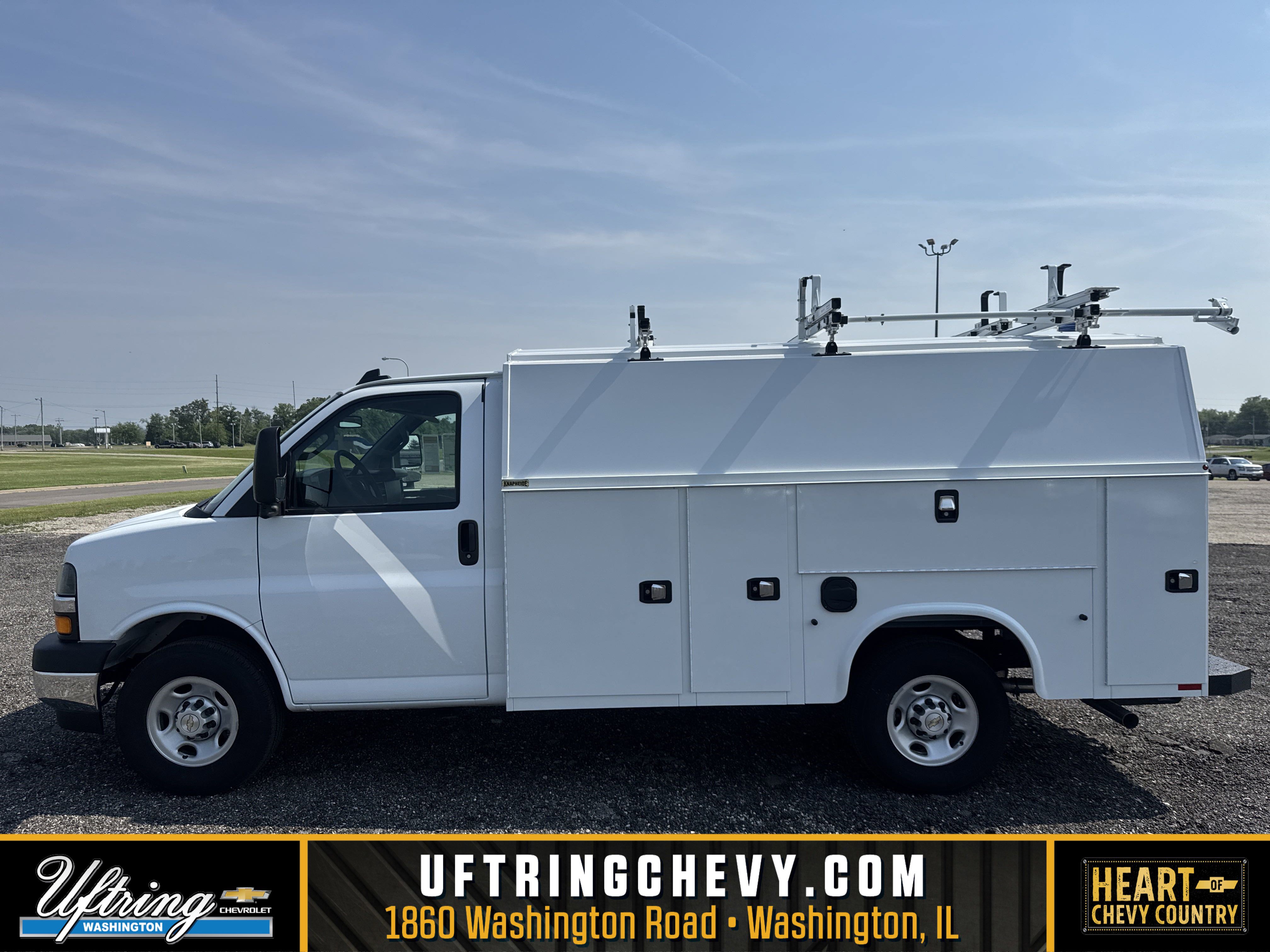 2025 Chevrolet Express Cutaway Base's photo