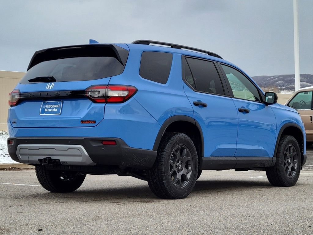 2025 Honda Pilot TrailSport photo 8