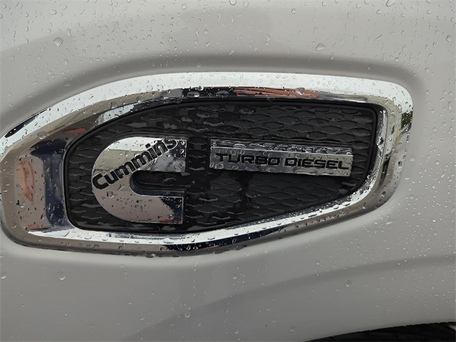 2019 Nissan Titan S Crew Cab photo 4