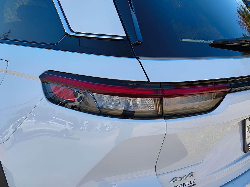 2025 Jeep Grand Cherokee Limited photo 3