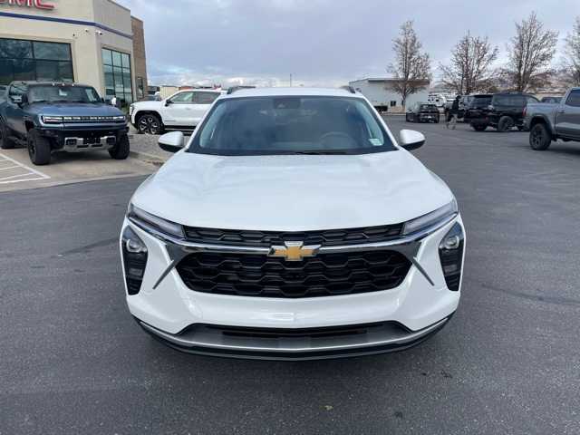 2025 Chevrolet Trax LT photo 5