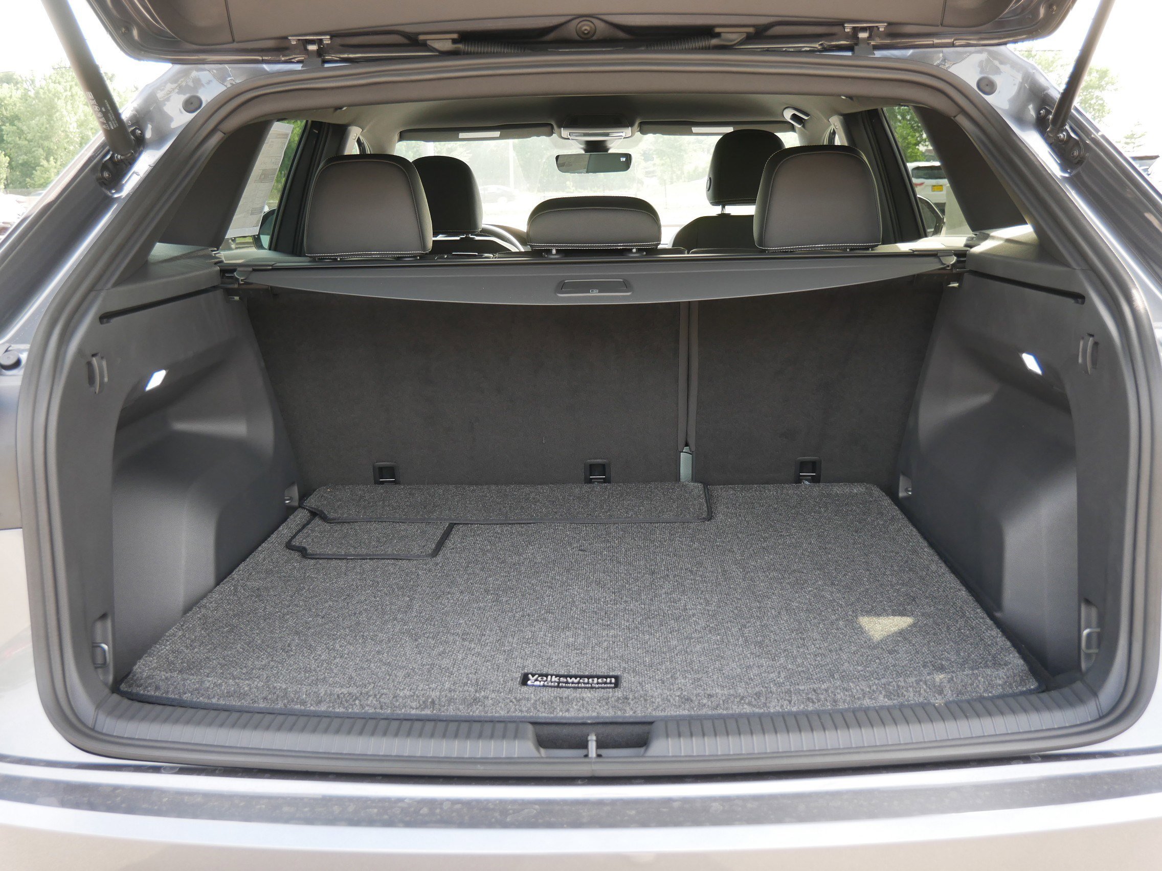 2025 Volkswagen Atlas SEL R-Line photo 4