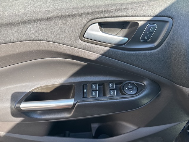 2017 Ford C-Max Hybrid SE photo 11