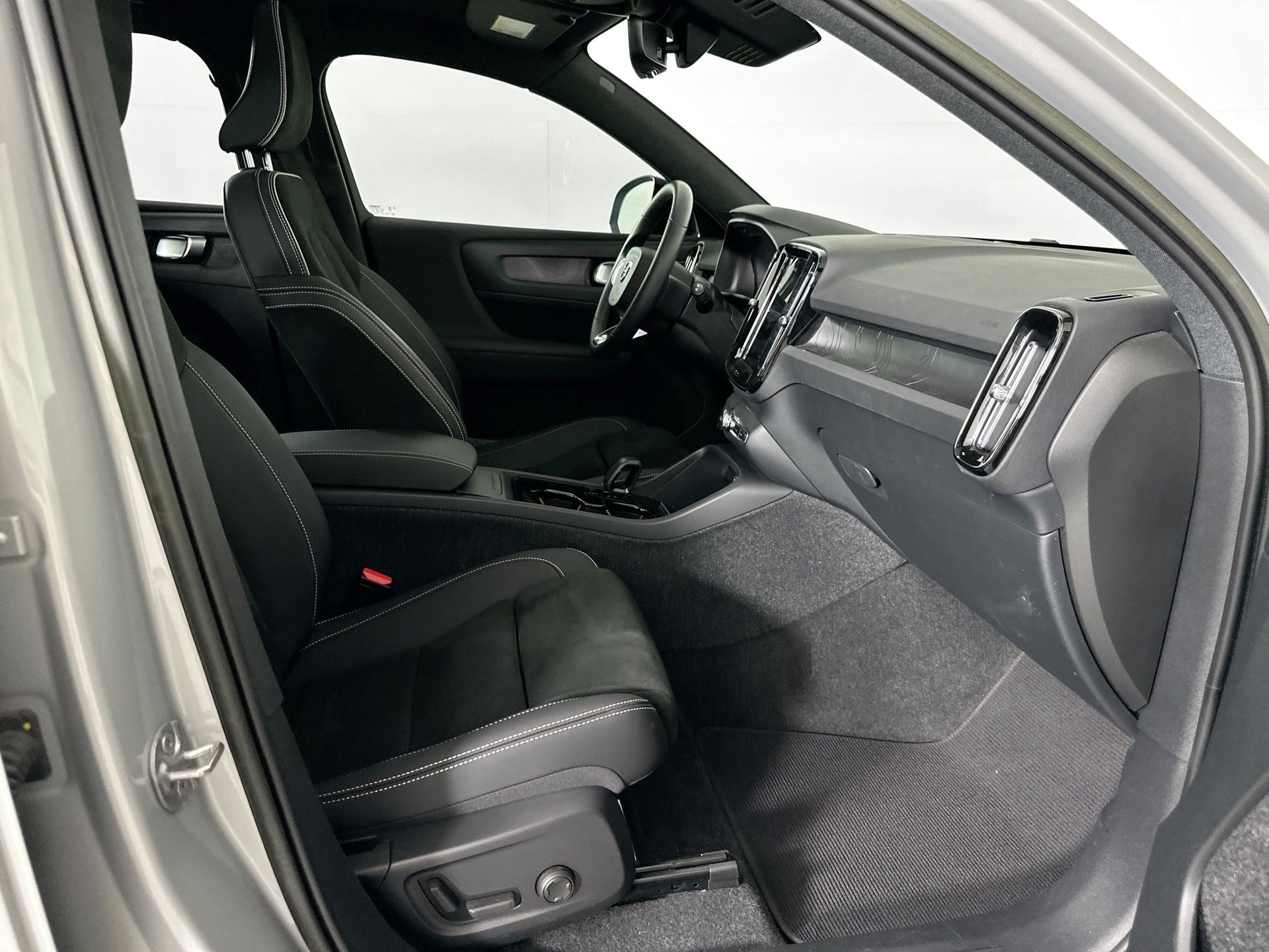2023 Volvo XC40 Recharge Ultimate photo 25