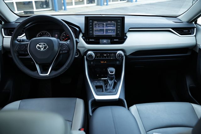 2021 Toyota RAV4 XLE Premium photo 25
