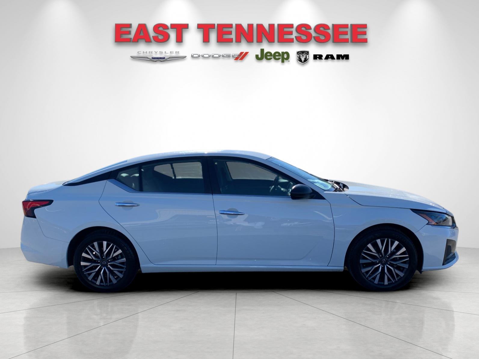 2025 Nissan Altima 2.5 SV photo 2