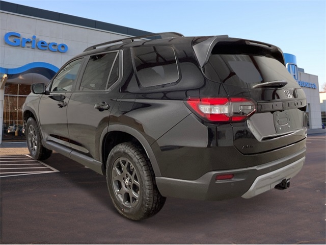 2025 Honda Pilot TrailSport photo 3