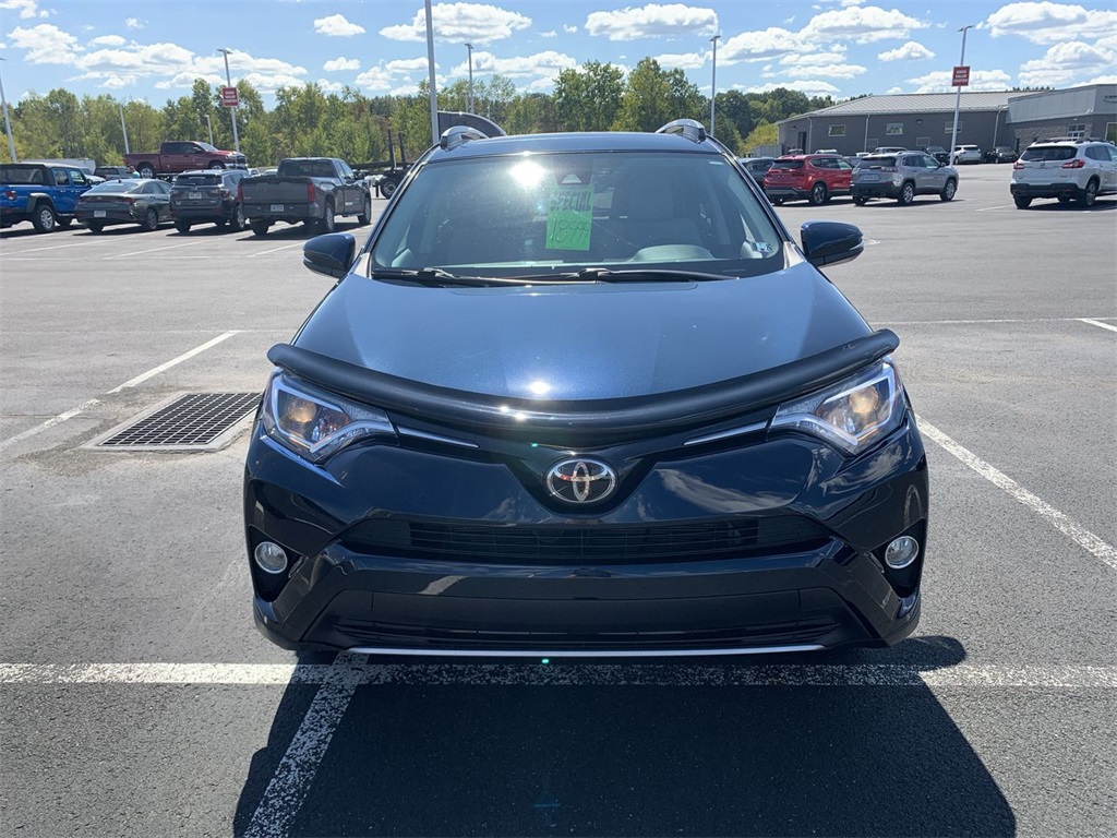 2017 Toyota RAV4 XLE photo 3