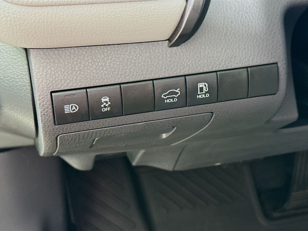 2023 Toyota Camry Hybrid LE photo 10