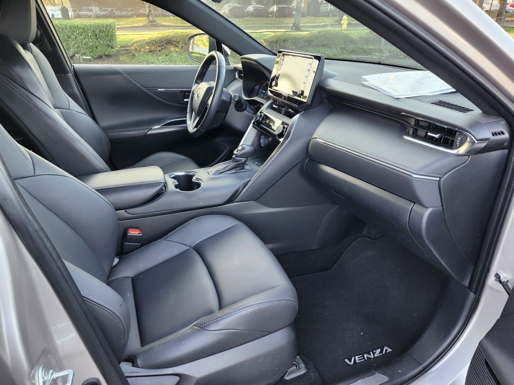 2022 Toyota Venza XLE photo 25