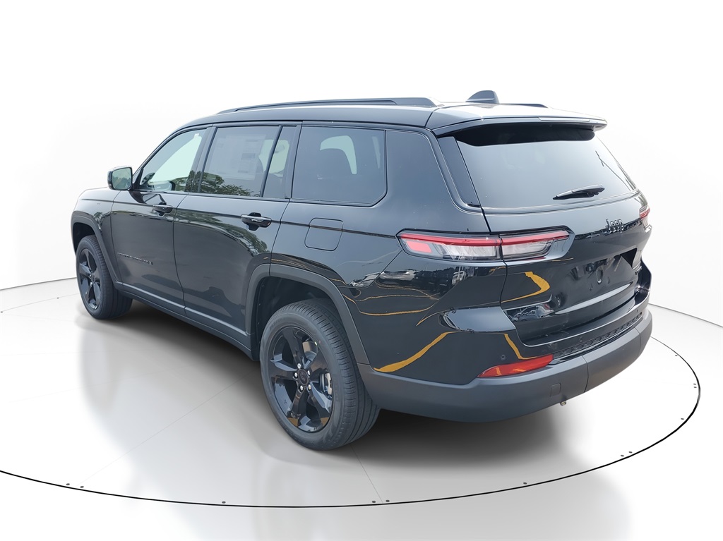 2025 Jeep Grand Cherokee Limited photo 3