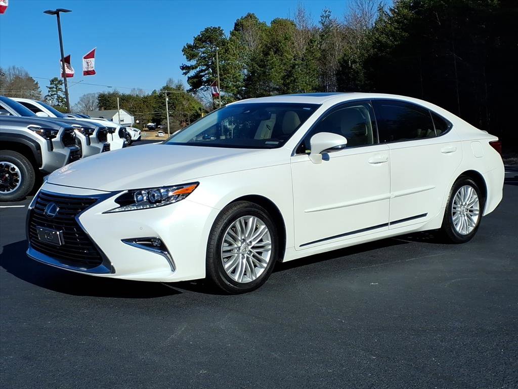 2016 Lexus ES 350's photo