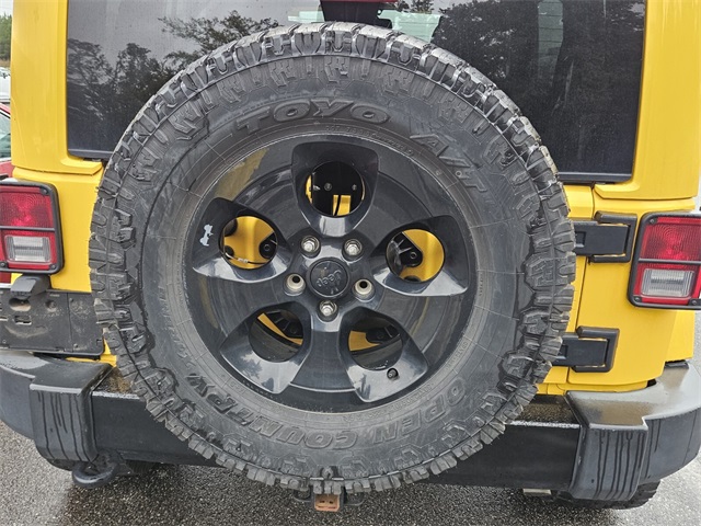 2015 Jeep Wrangler Unlimited Sahara photo 14