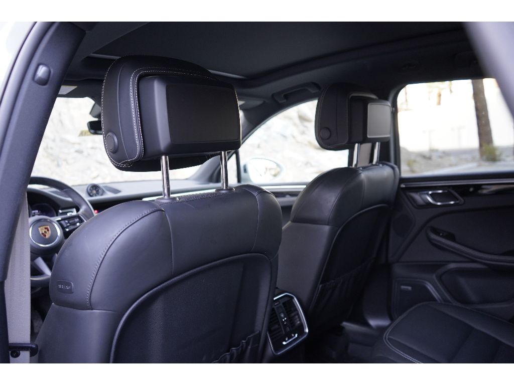 2022 Porsche Macan Base photo 20